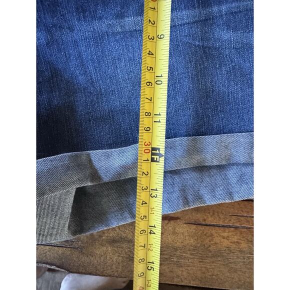 Time & Tru Dark Wash Rolled-Cuff Denim Shorts Size 18 - Picture 7 of 8